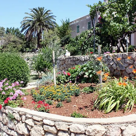 Triple Barbat 5070e 2* Barbat na Rabu