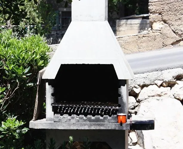 Triple Barbat 5070e Konukevi Barbat na Rabu